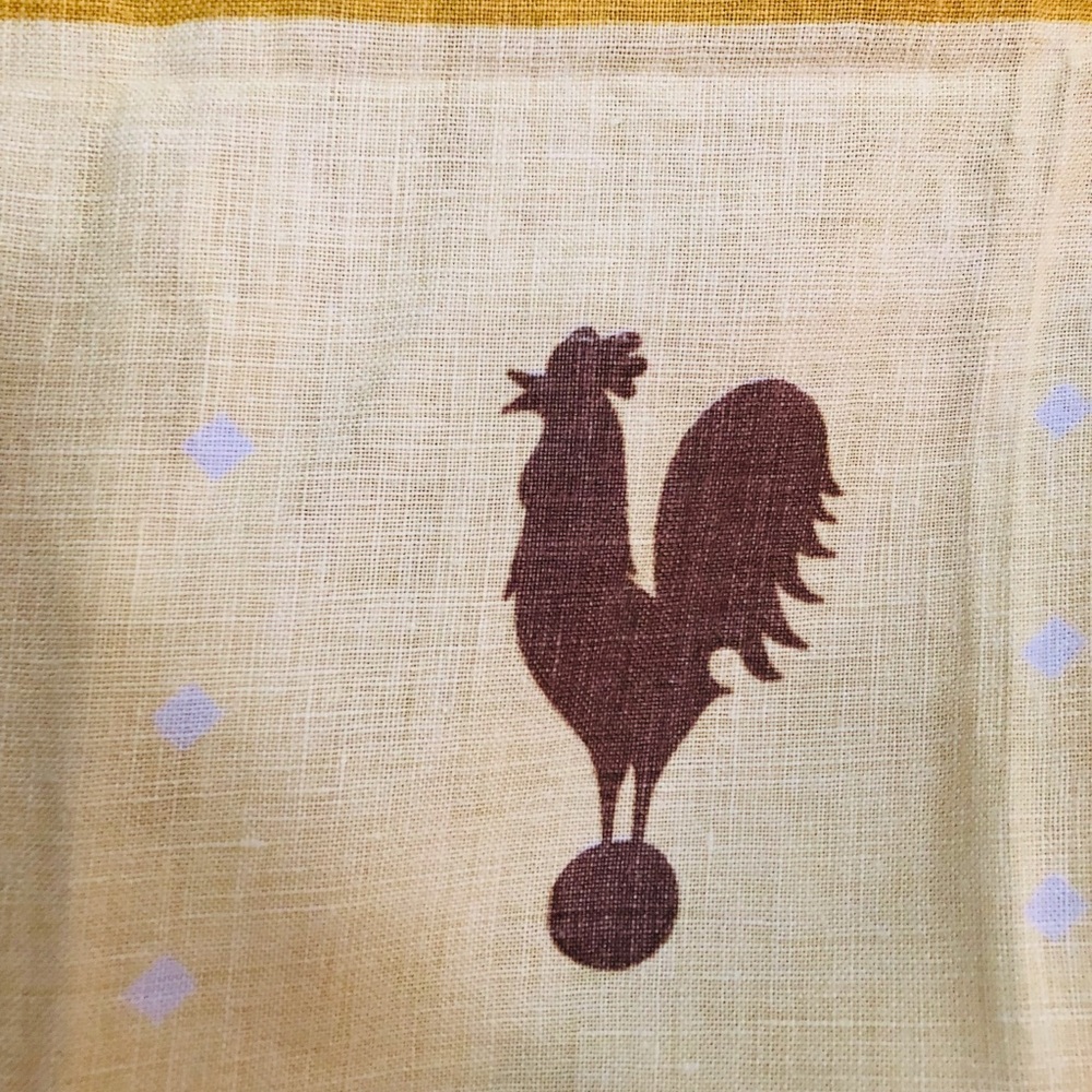 ❌SOLD❌Vintage Linen Gold Tablecloth Roosters - Picture 4 of 4